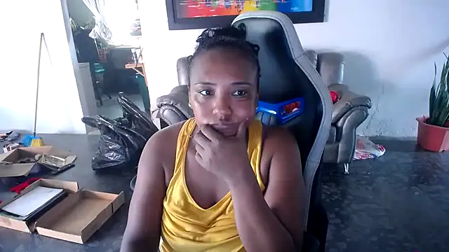 Snapshot of marysol83 chatting on 10.22.25 marysol83 online show from 10.22.25