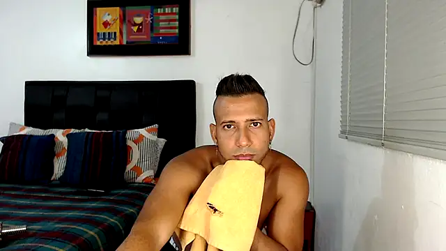 Snapshot of thommerxxx chatting on 01.31.25 thommerxxx online show from 01.31.25