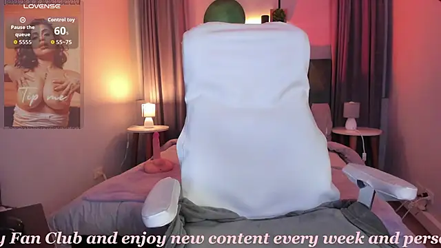 Snapshot of Galilea_Fox chatting on 10.31.25 Galilea Fox online show from 10.31.25