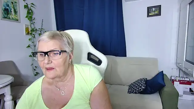 Snapshot of Selenna57 chatting on 04.11.26 Selenna57 online show from 04.11.26