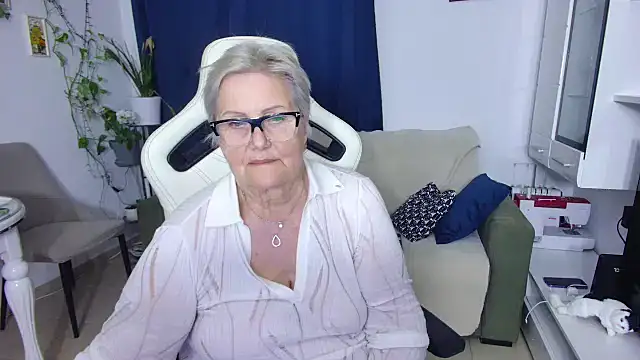Snapshot of Selenna57 chatting on 04.15.26 Selenna57 online show from 04.15.26