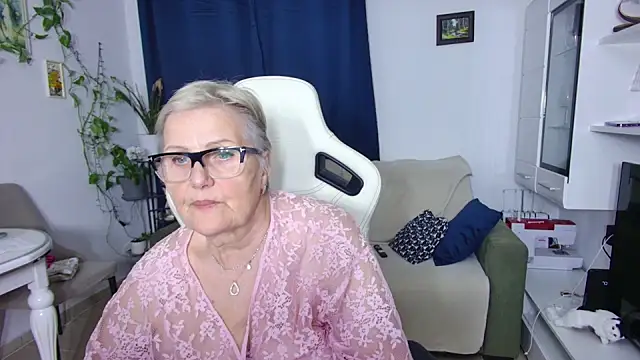 Snapshot of Selenna57 chatting on 04.16.26 Selenna57 online show from 04.16.26