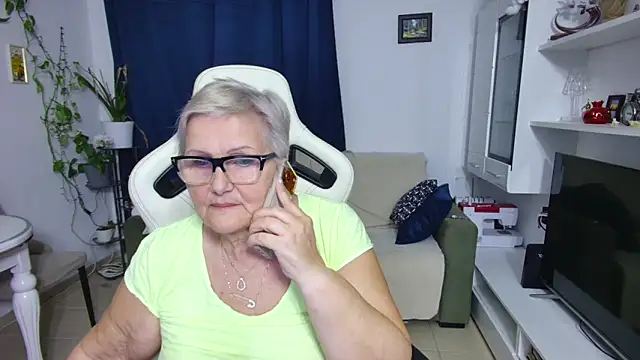 Snapshot of Selenna57 chatting on 04.19.26 Selenna57 online show from 04.19.26