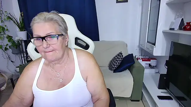 Snapshot of Selenna57 chatting on 04.22.26 Selenna57 online show from 04.22.26