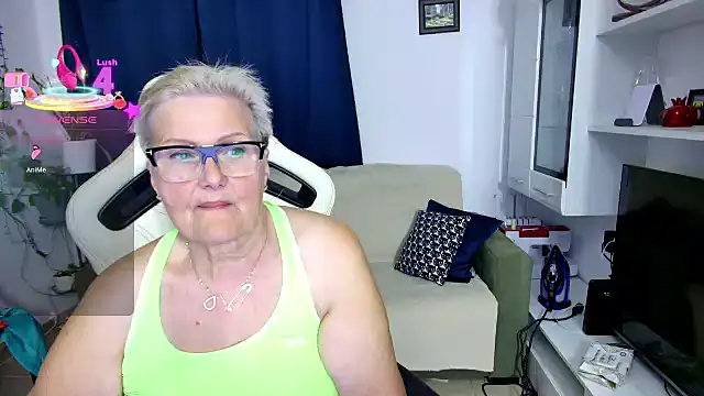 Snapshot of Selenna57 chatting on 05.01.26 Selenna57 online show from 05.01.26