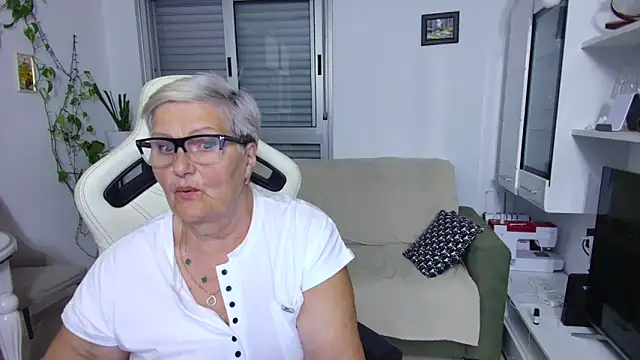 Snapshot of Selenna57 chatting on 05.19.26 Selenna57 online show from 05.19.26