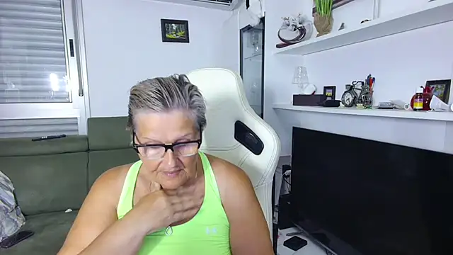 Snapshot of Selenna57 chatting on 06.18.26 Selenna57 online show from 06.18.26