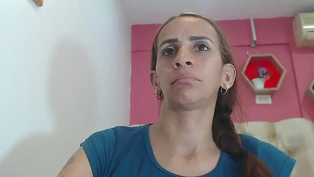 Amber Moore online show from 11.24.25