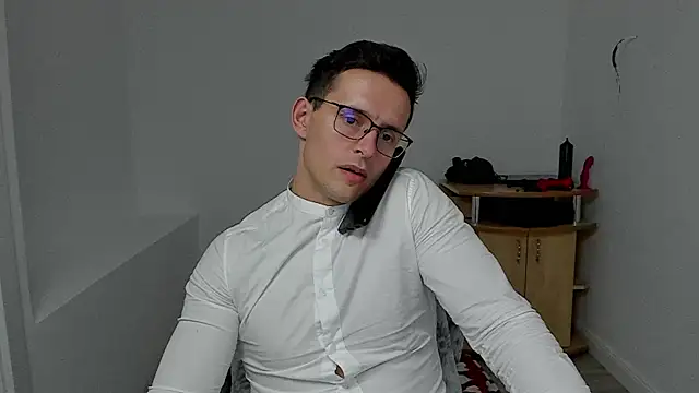 Snapshot of sexxymuscles4u chatting on 12.12.24 sexxymuscles4u online show from 12.12.24