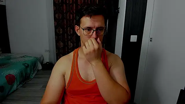 Snapshot of sexxymuscles4u chatting on 09.13.25 sexxymuscles4u online show from 09.13.25