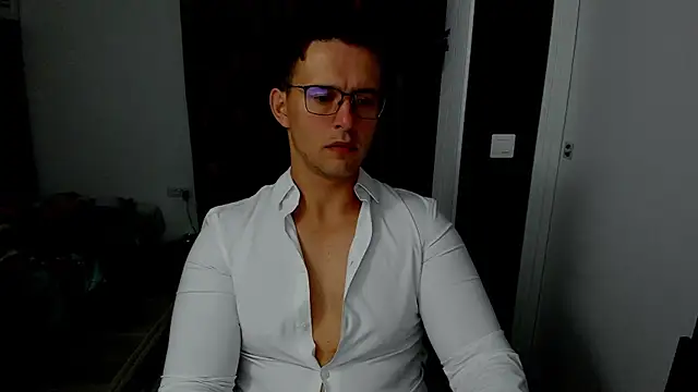 Snapshot of sexxymuscles4u chatting on 10.03.25 sexxymuscles4u online show from 10.03.25