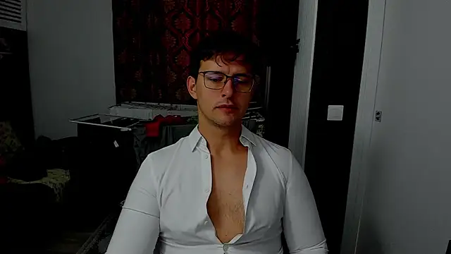 Snapshot of sexxymuscles4u chatting on 10.30.25 sexxymuscles4u online show from 10.30.25