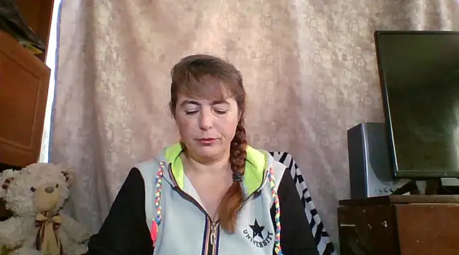 Snapshot of CathySuns chatting on 02.05.25 CathySuns online show from 02.05.25