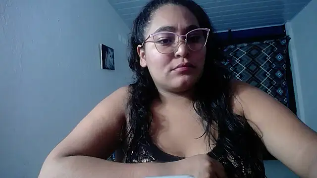 Snapshot of sirena_15 chatting on 09.25.25 sirena 15 online show from 09.25.25