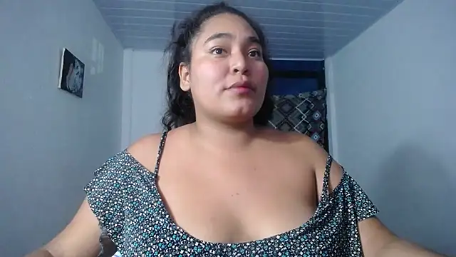 Snapshot of sirena_15 chatting on 10.24.25 sirena 15 online show from 10.24.25