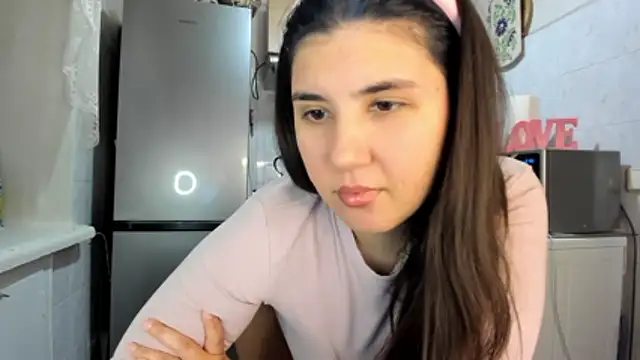 MiaMarrone online show from 12.19.25