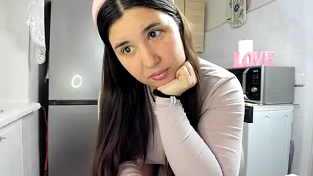 Snapshot of MiaMarrone chatting on 04.30.26 MiaMarrone online show from 04.30.26