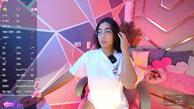 Snapshot of shanon- chatting on 06.24.26 shanon- online show from 06.24.26