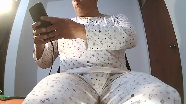 chicoguapo8 online show from 11.28.25