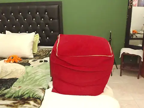 Estefani 32 online show from 02.05.25