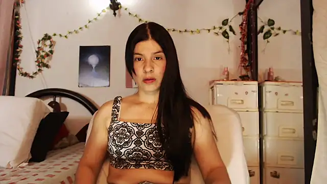 Estefani 32 online show from 09.13.25