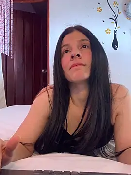 Estefani 32 online show from 03.17.26