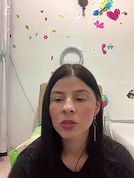 Snapshot of Estefani_32 chatting on 04.19.26 Estefani 32 online show from 04.19.26