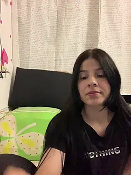 Snapshot of Estefani_32 chatting on 04.25.26 Estefani 32 online show from 04.25.26
