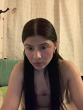 Snapshot of Estefani_32 chatting on 04.26.26 Estefani 32 online show from 04.26.26