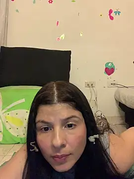 Snapshot of Estefani_32 chatting on 04.27.26 Estefani 32 online show from 04.27.26