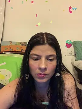 Snapshot of Estefani_32 chatting on 04.29.26 Estefani 32 online show from 04.29.26