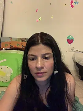 Snapshot of Estefani_32 chatting on 04.29.26 Estefani 32 online show from 04.29.26