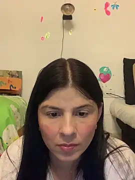 Snapshot of Estefani_32 chatting on 05.01.26 Estefani 32 online show from 05.01.26
