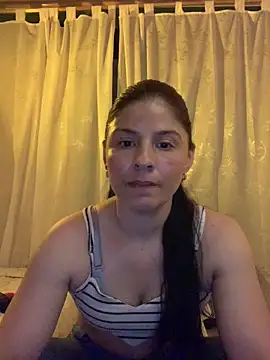 Snapshot of Estefani_32 chatting on 05.13.26 Estefani 32 online show from 05.13.26