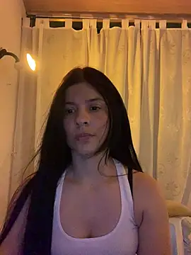 Snapshot of Estefani_32 chatting on 05.17.26 Estefani 32 online show from 05.17.26