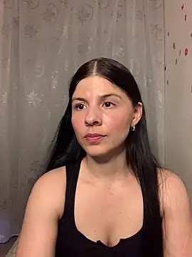 Snapshot of Estefani_32 chatting on 05.20.26 Estefani 32 online show from 05.20.26