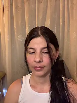 Snapshot of Estefani_32 chatting on 05.21.26 Estefani 32 online show from 05.21.26