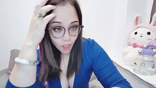 Snapshot of Giuliam chatting on 02.16.25 Giuliam online show from 02.16.25