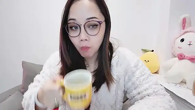 Snapshot of Giuliam chatting on 02.18.25 Giuliam online show from 02.18.25