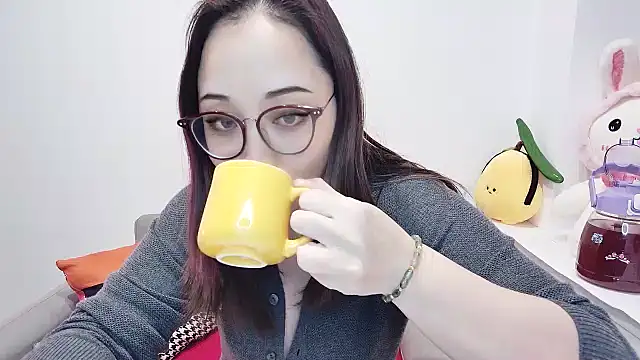 Snapshot of Giuliam chatting on 02.21.25 Giuliam online show from 02.21.25