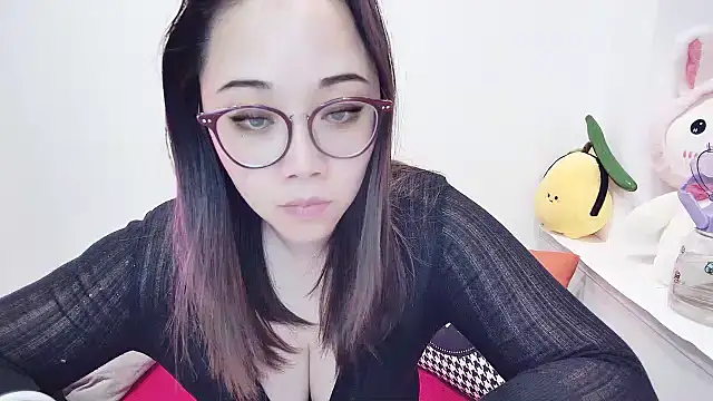 Snapshot of Giuliam chatting on 02.23.25 Giuliam online show from 02.23.25