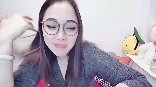 Snapshot of Giuliam chatting on 02.23.25 Giuliam online show from 02.23.25