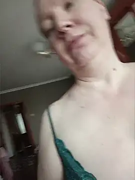 Snapshot of GoddessLara chatting on 05.13.26 GoddessLara online show from 05.13.26