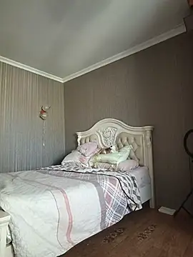 Snapshot of GoddessLara chatting on 05.20.26 GoddessLara online show from 05.20.26