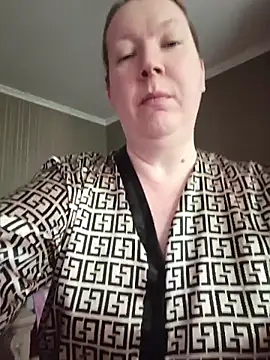 Snapshot of GoddessLara chatting on 06.05.26 GoddessLara online show from 06.05.26