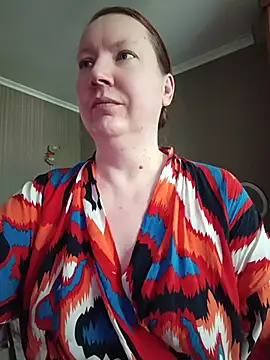 Snapshot of GoddessLara chatting on 06.11.26 GoddessLara online show from 06.11.26