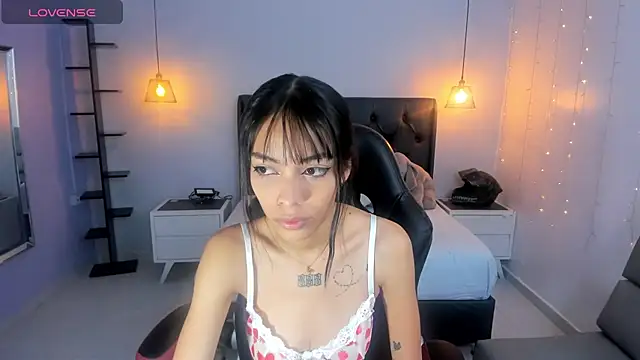 AMELIELEONE online show from 01.17.25