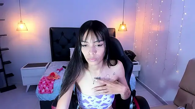 AMELIELEONE online show from 02.17.25