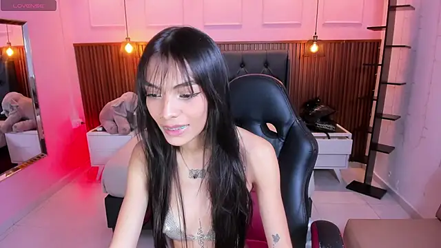 AMELIELEONE online show from 11.10.25