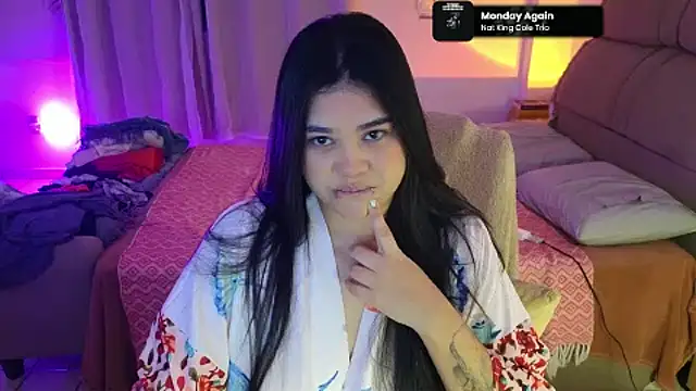Snapshot of feluriana chatting on 05.19.26 feluriana online show from 05.19.26
